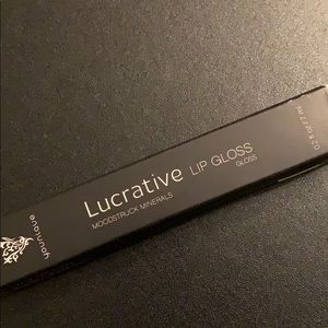 Younique lucrative lip gloss